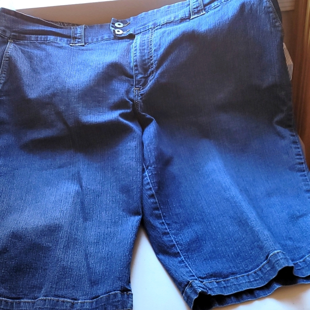 Avenue denim Bermuda shorts